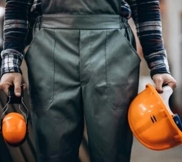 کار با دستگاه برش لیزر