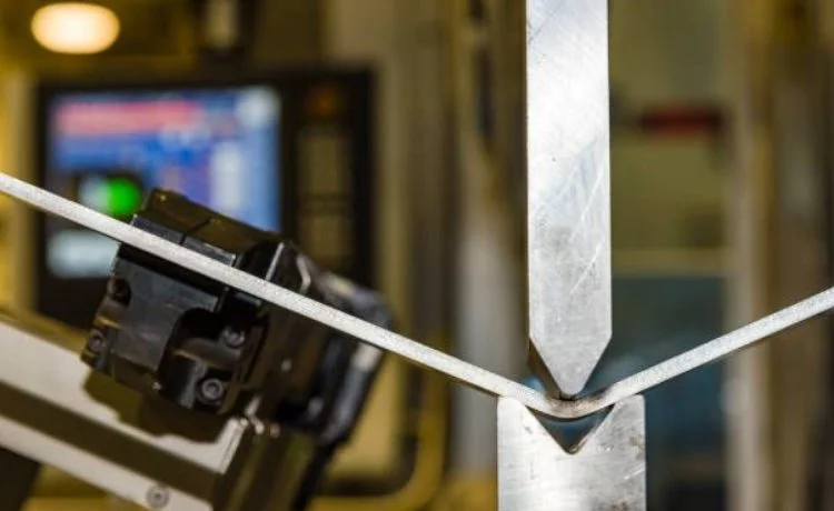 دستگاه خمکاری فلزات