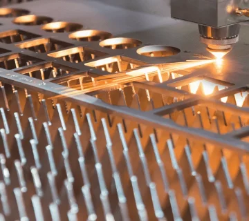 خدمات حکاکی و برش لیزر فلزات