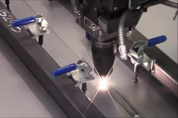 خدمات جوش لیزری