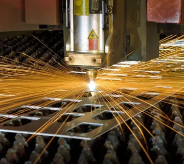 علت سوختگی لبه‌ های قطعه کار در برش لیزری